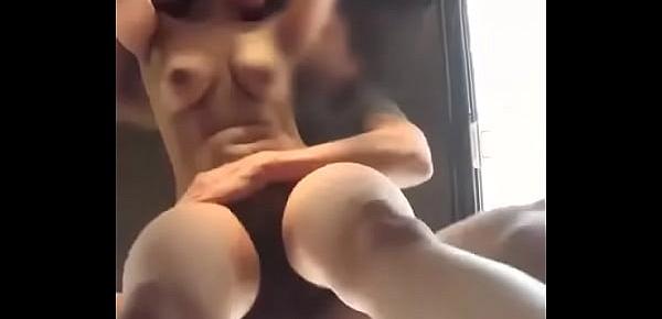  Mia Khalifa em anal com um transexual dotado